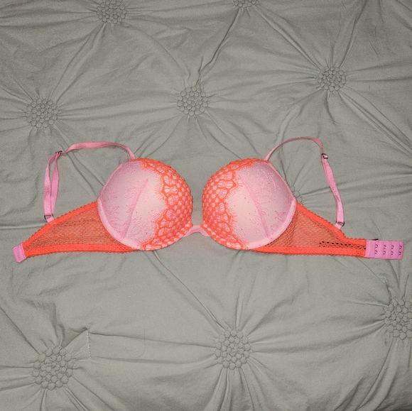 Bra - Picture 1 of 4